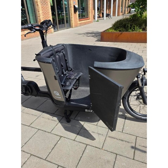 Elektrische Carqon bakfiets met deurtje hondenbakfiets