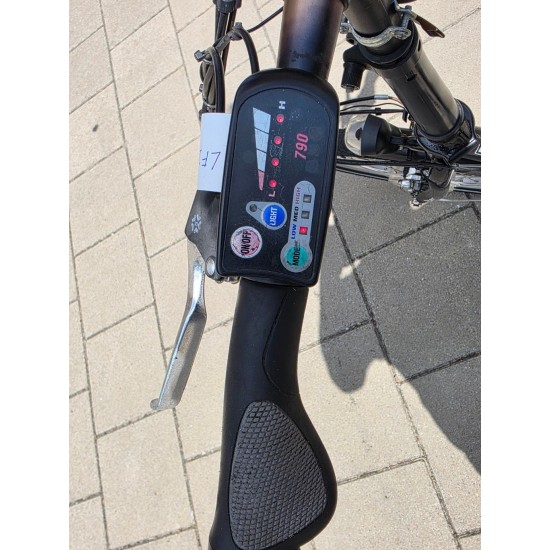 2dehands vouwfiets met acculader en goede accu